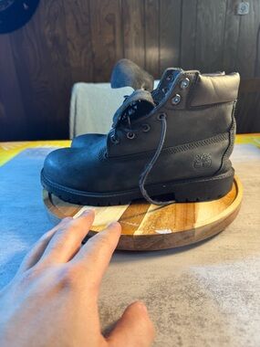 Timberland 6in black work boots. 7m/womens 8.5